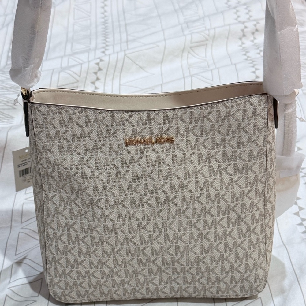 Michael Kors Jet Set Travel crossbody messenger bag purse, light cream, MK